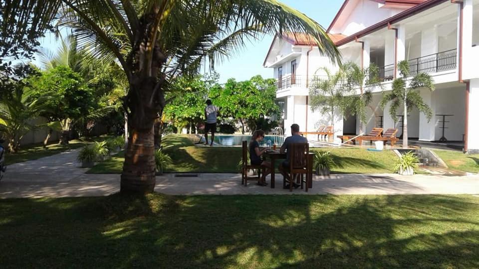 Sea Lagoon Beach Hotel Тринкомале Екстериор снимка