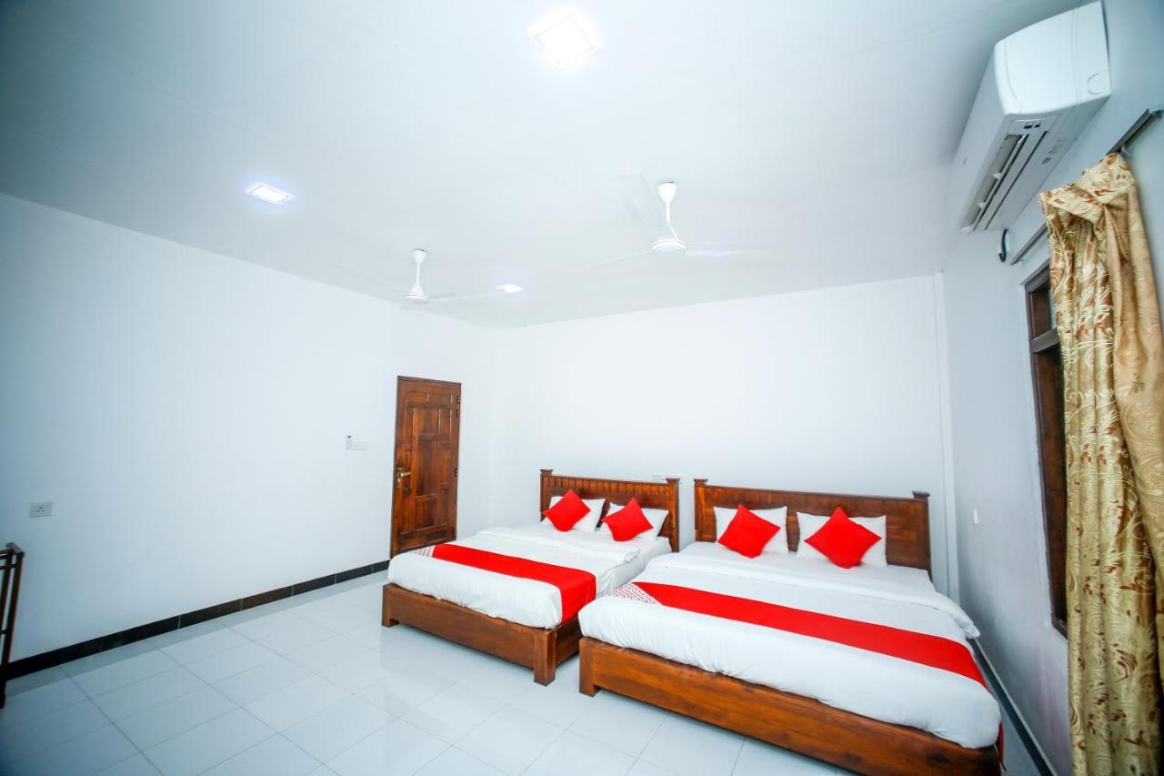 Sea Lagoon Beach Hotel Тринкомале Екстериор снимка