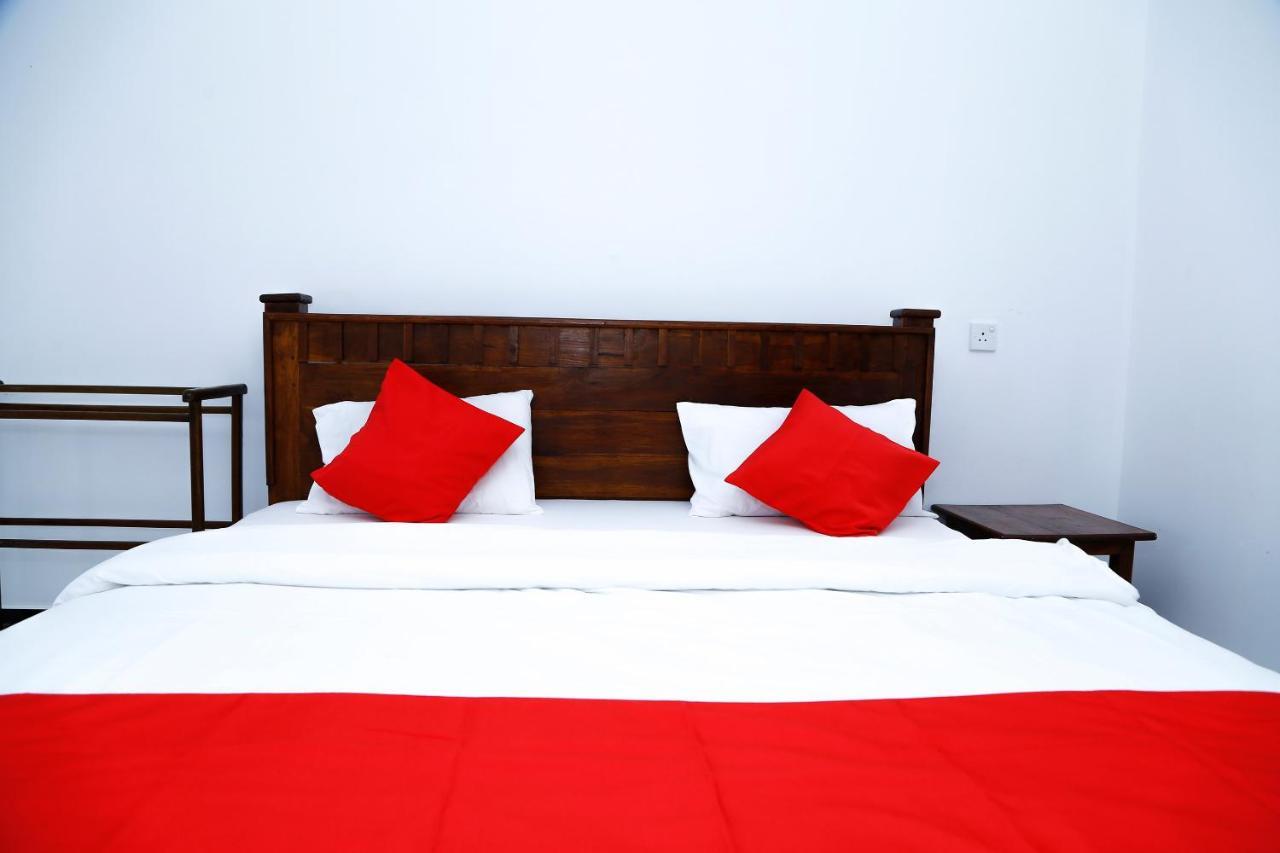 Sea Lagoon Beach Hotel Тринкомале Екстериор снимка